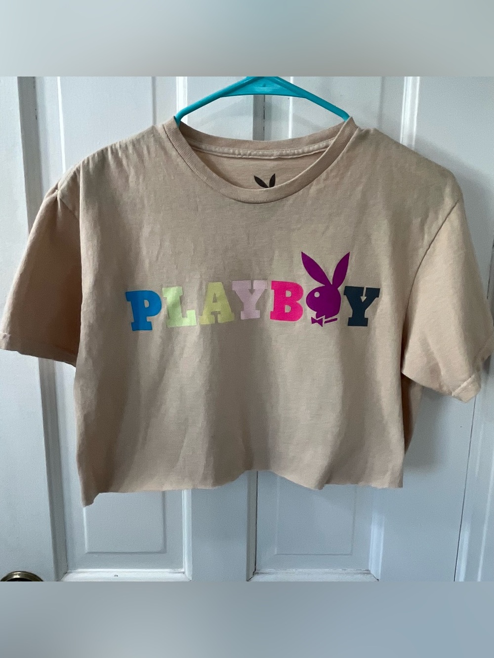 PLAYBOY Beige Cropped Tee with Multicolor Logo. Y2K, Women’s Size Small